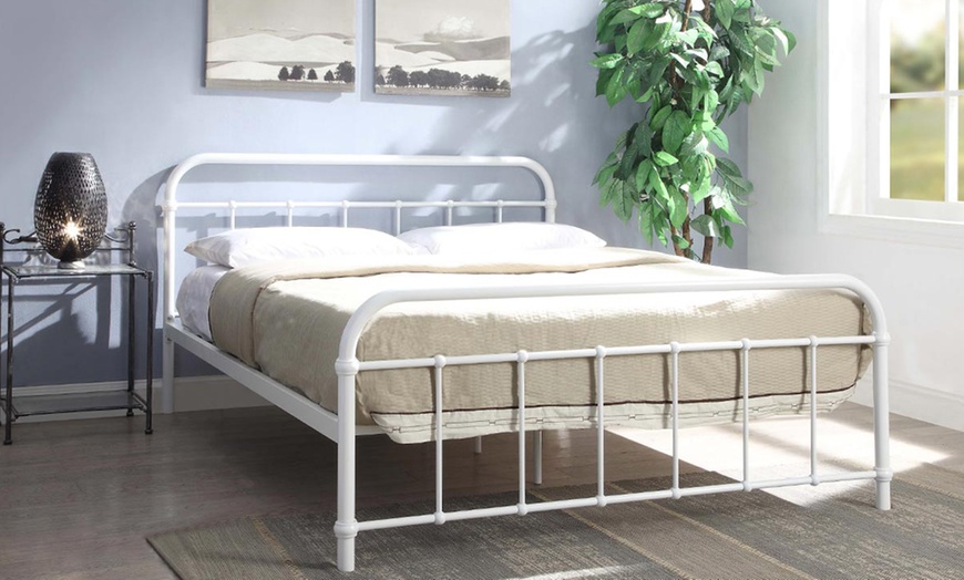 Image 6: Henley Metal Hospital-Style Bed