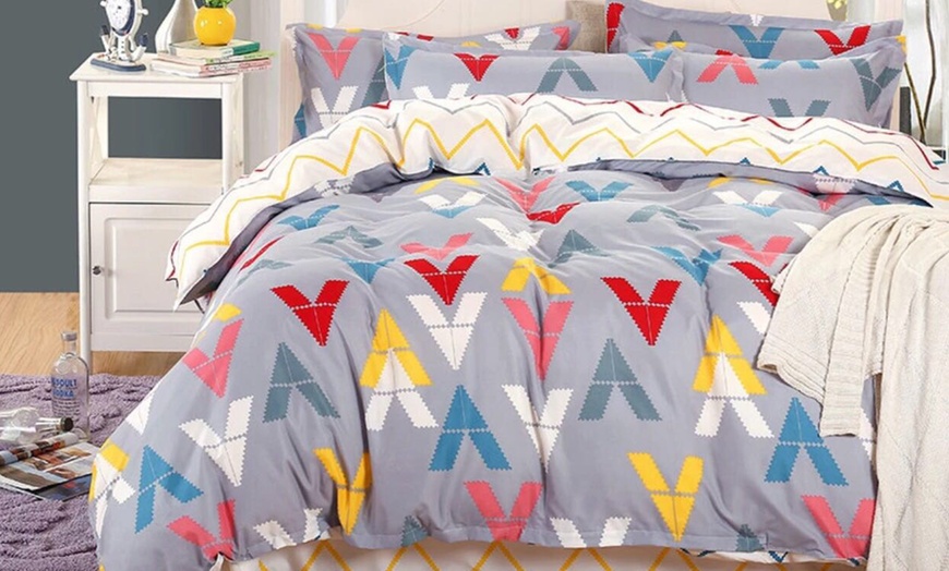 Image 3: Six-Piece Fashionable Duvet Sets