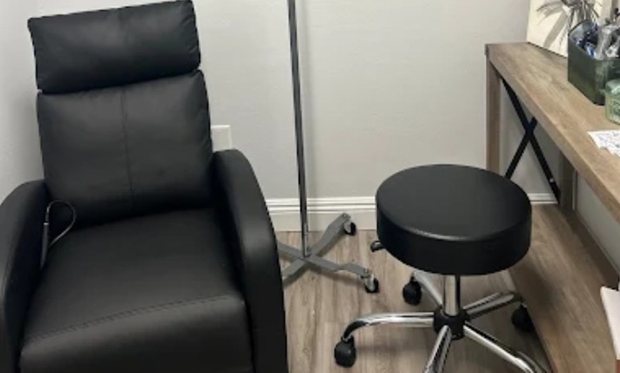 Image 2: One, Three or Five Hyperbaric Oxygen Therapy Sessions Healing Services