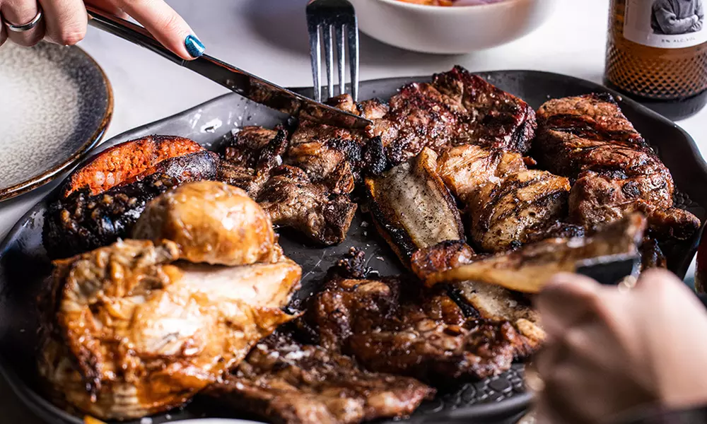 ¡Saborea un menú tradicional con un toque diferente para 2 o 4 personas en Indomable y ahorra hasta un 35%! - Primary Image