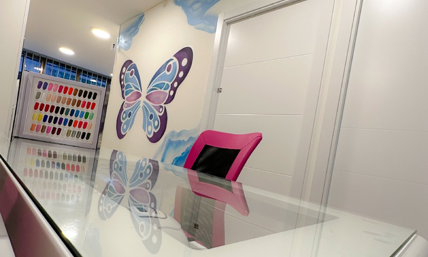 Image 6: 1 o 2 sesiones de exosomas con dermapen en rostro completo 