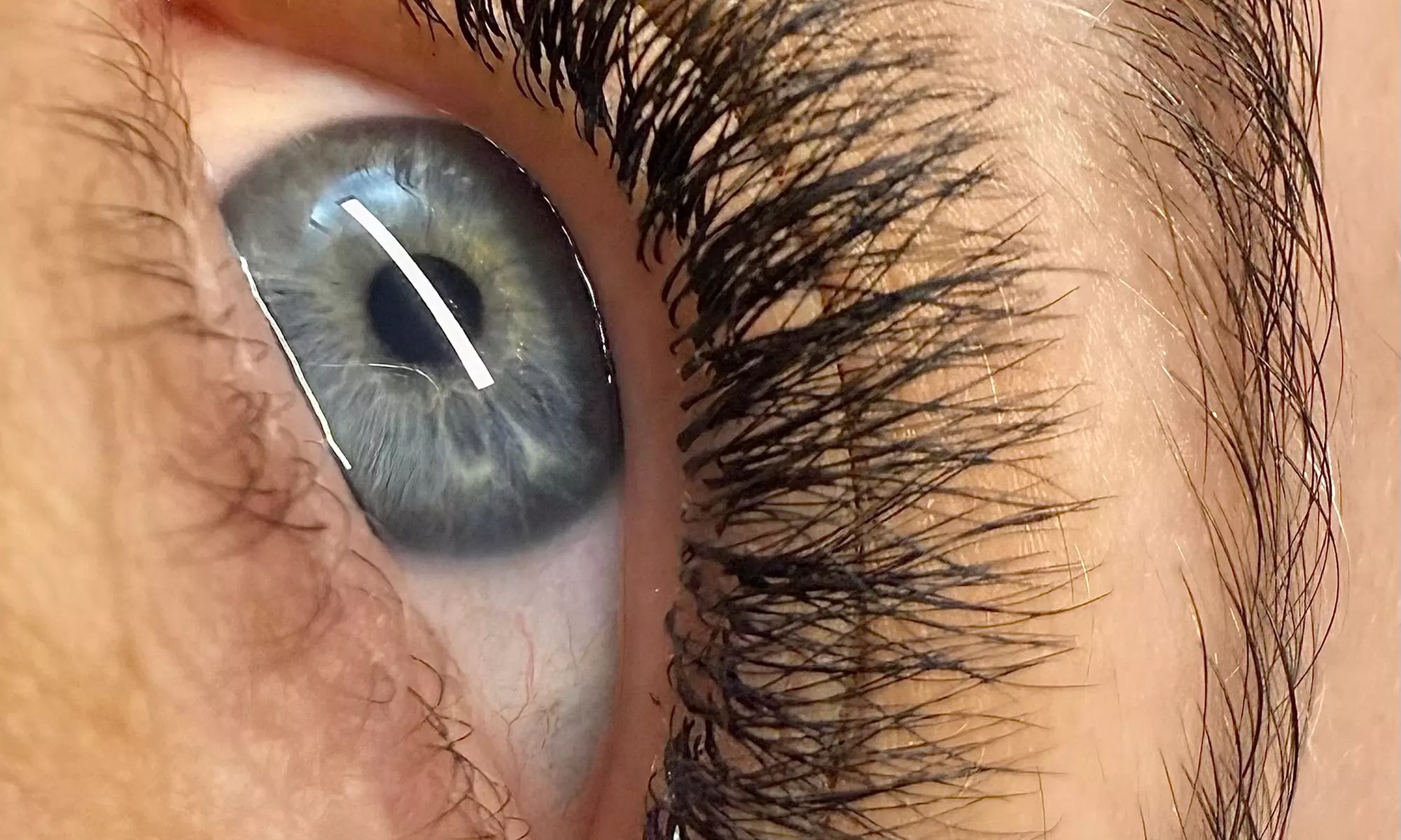 Regard magnifié et naturel avec extensions de cils premium