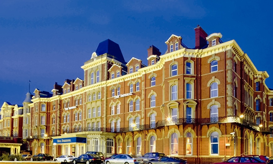 Image 3: Blackpool: Up to 2-Night 4* Stay with Breakfast