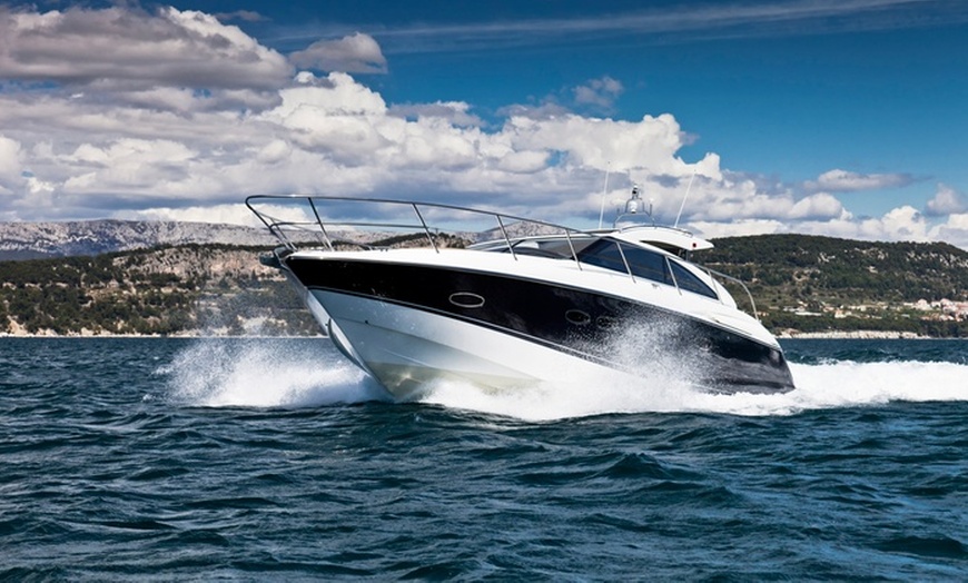 Image 1: Voguez librement sur les flots avec ce permis bateau côtier