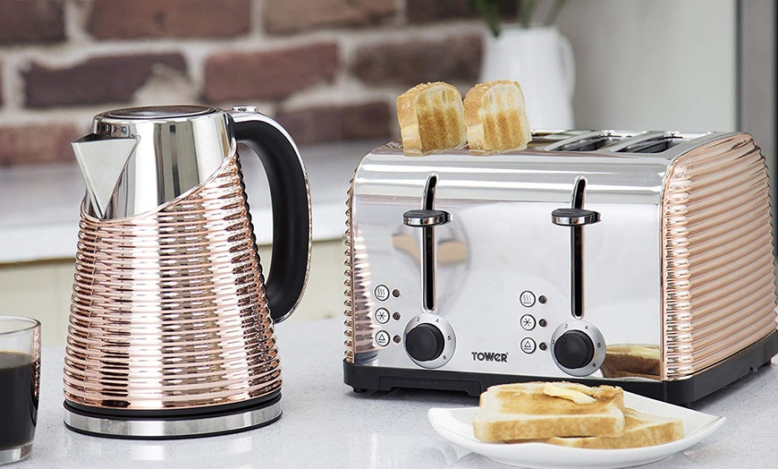 Image 10: Tower Kettle with Toaster