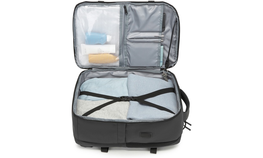 Image 20: Mochila de viaje con compartimento para portátil y puerto de carga