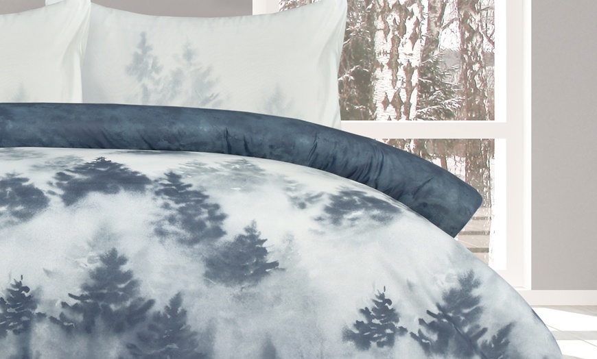 Image 6: Super Soft Reversible Misty Forest Duvet Set 