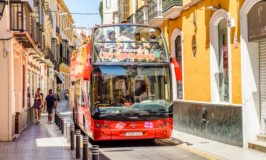 Image 3: Ticket de 24 horas para bus turístico por Sevilla para 1 niño o adulto