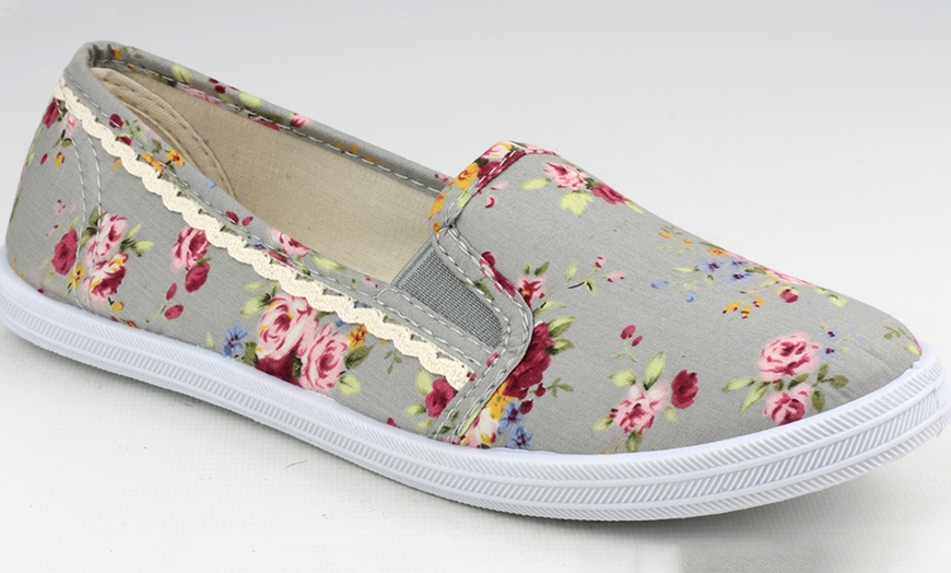 Image 4: Ladies' Swift Floral Canvas Pumps