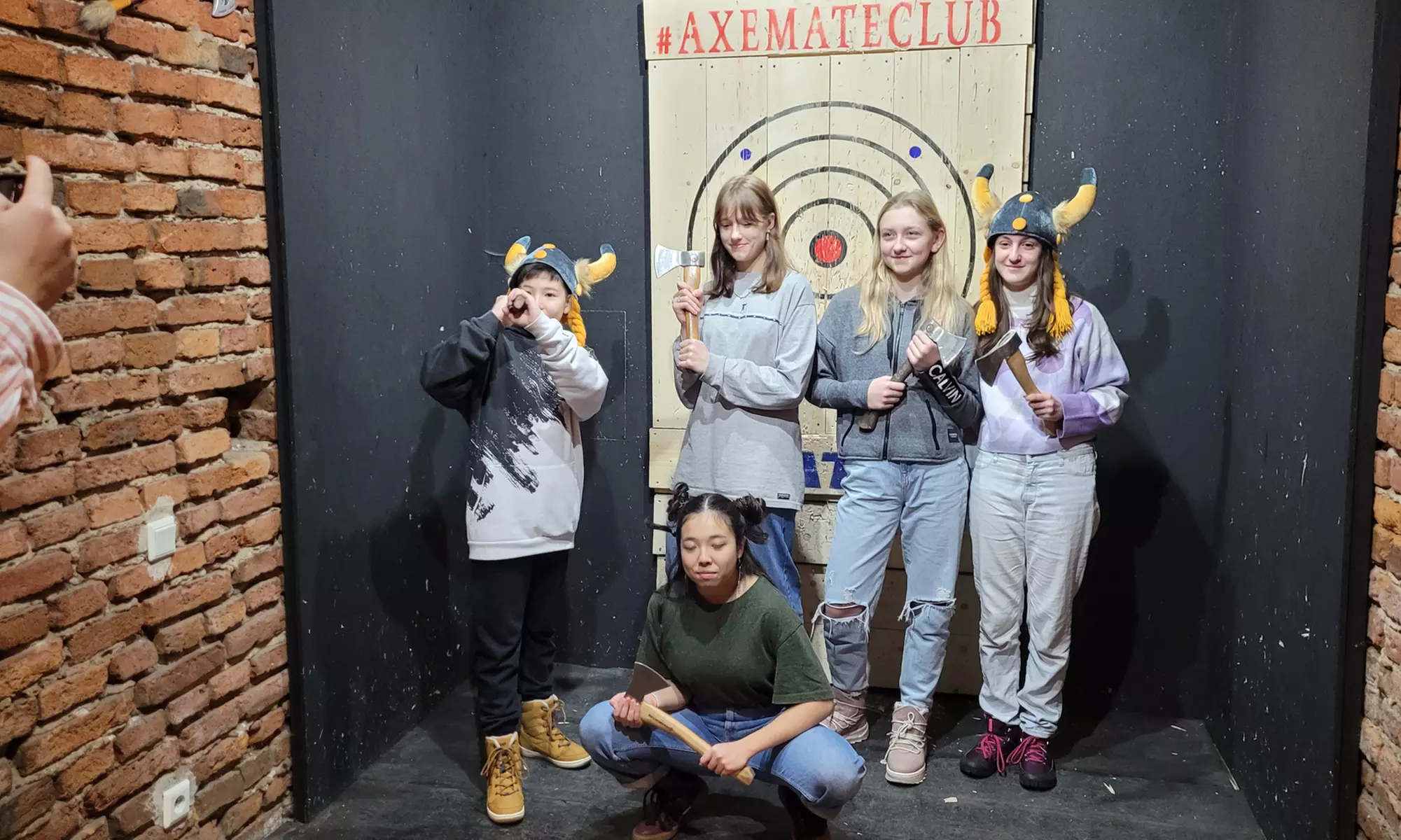 Pakiet dla 1-9 osób: rzucanie siekierami, tomahawkami, nożami i więcej