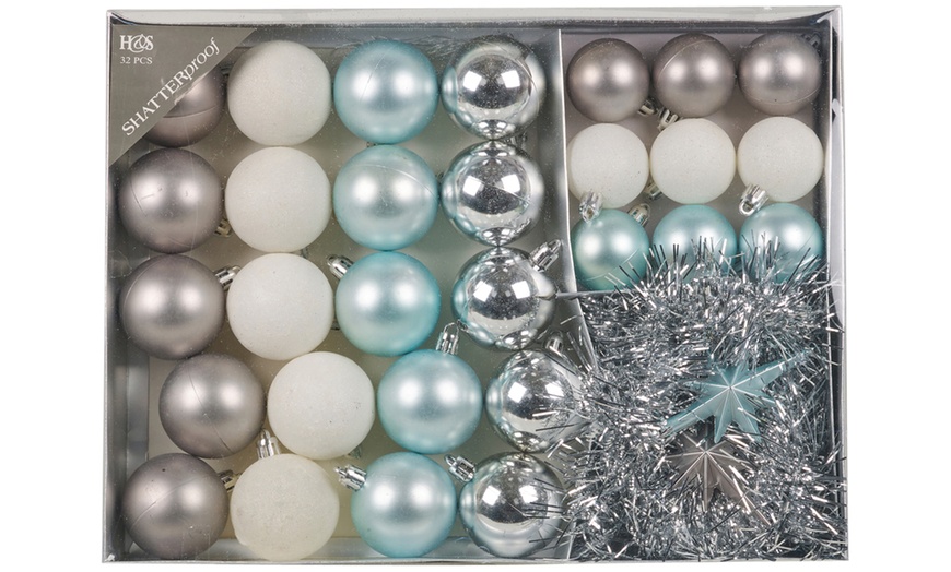 Image 14: 32-Piece Bauble Collection
