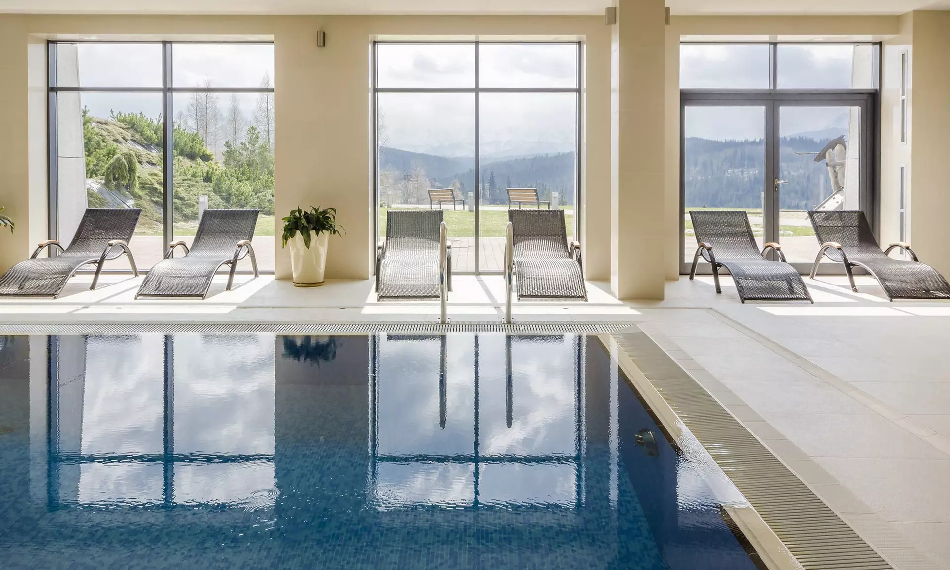 Bukowina Tatrzańska: 1-5 nocy dla 2 osób z wyżywieniem HB, basenem, jacuzzi i więcej w Hotelu Zbójnicówka - Primary Image