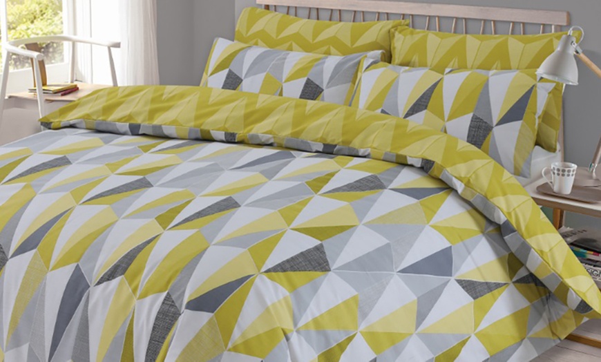 Image 1: Dreamscene Geometric Duvet Set