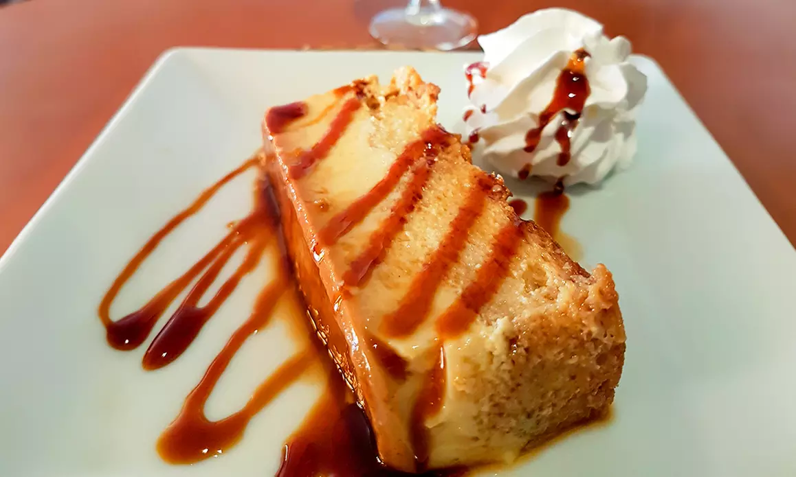 Menú argentino para 2 o 4 con entrante, principal, postre y vino