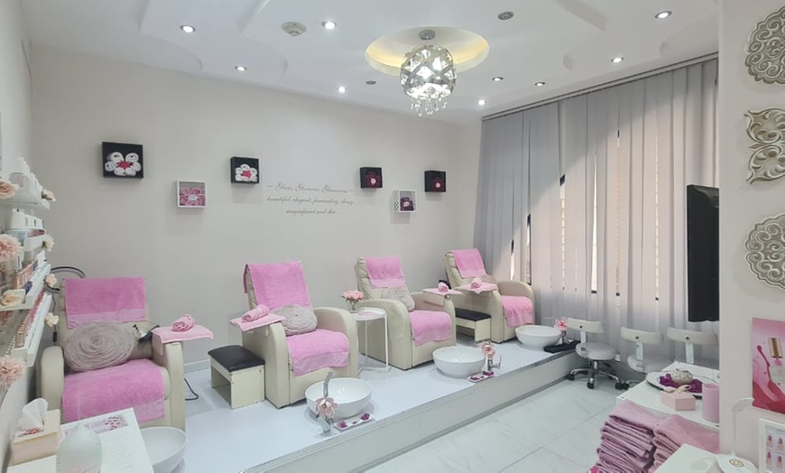 Image 3: Relax with the Choice of Spa Treatments at The Glam House Beauty Salon