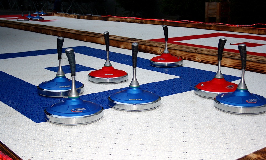 Image 1: 1 Std. Eisstockschießen für bis zu 8 Personen in 4 Locations in Berlin