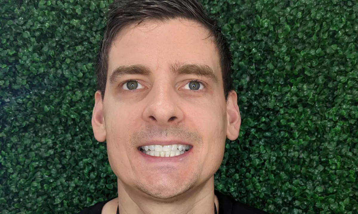 Premium 60-Minute Teeth Whitening (Minimum 8 Shades Lighter)