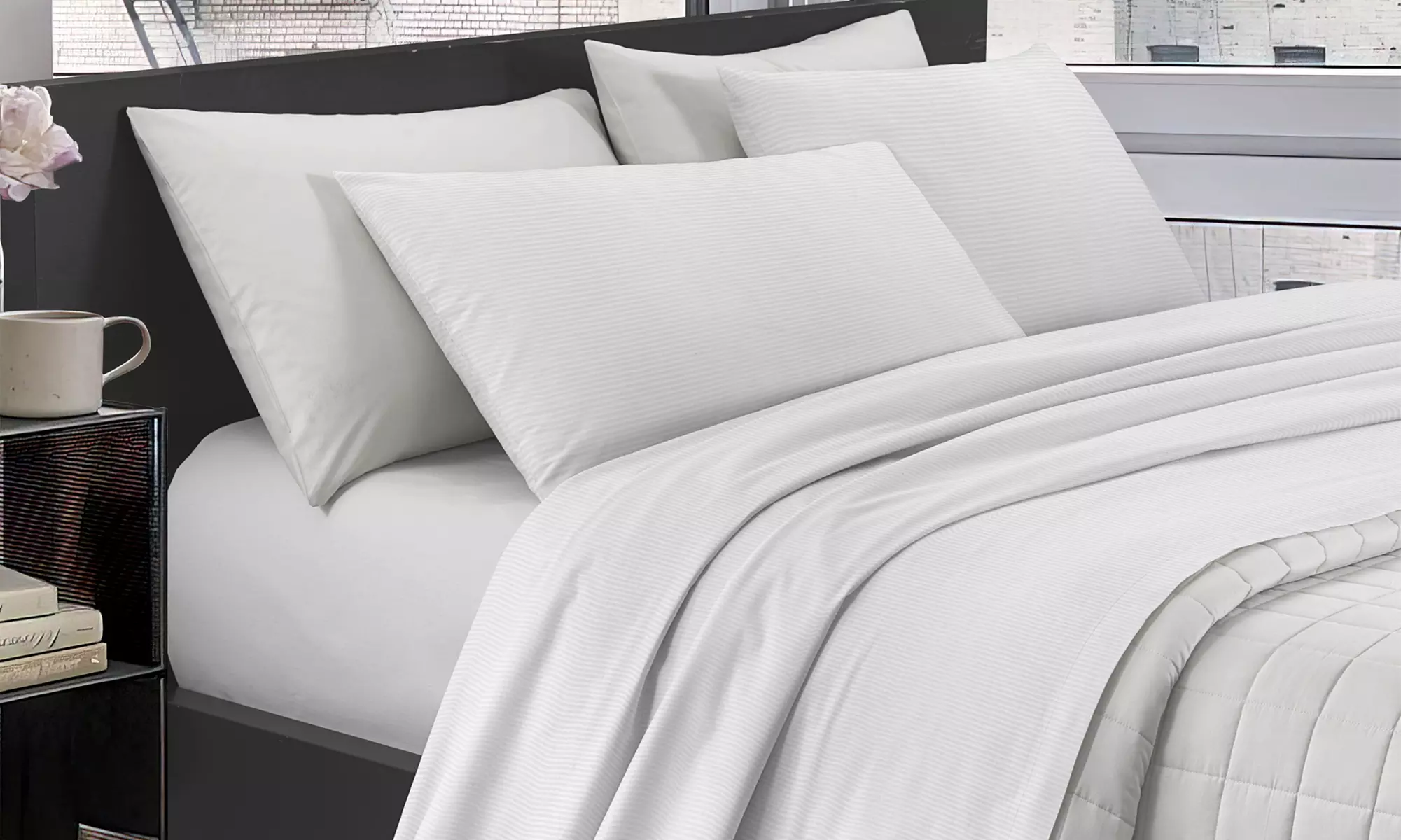 Completo letto matrimoniale in raso di cotone, disponibile in vari colori - Primary Image