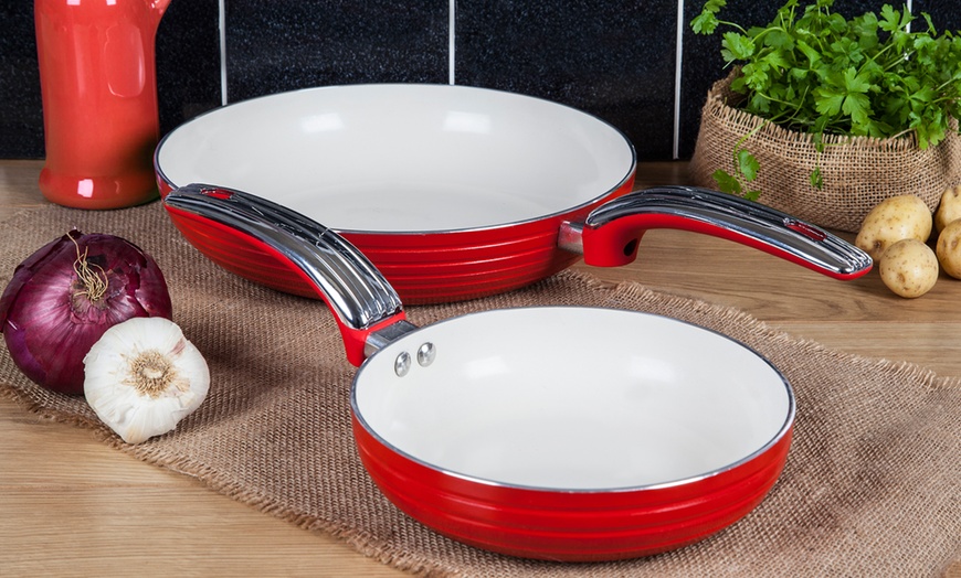 Image 3: Swan Retro-Styled Frying Pans