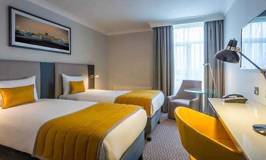 Image 8: Dublin: 4* Deluxe Room Stay with 2-Course Dinner