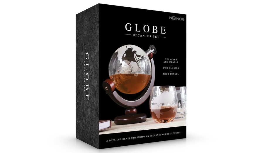 Image 6: Globe Decanter with two glasses