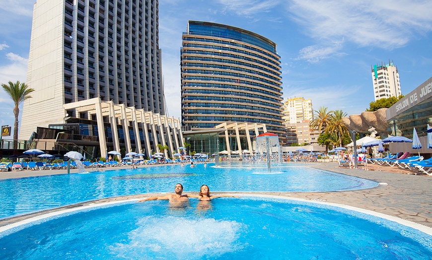 Image 9: Benidorm 4* : chambre standard, ½ pension, complète ou all inclusive