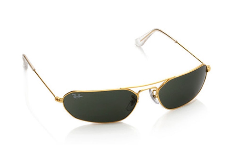 Image 4: Classic Ray-Ban Aviators