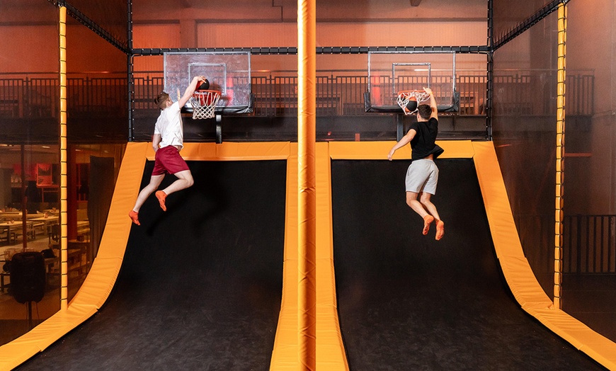 Image 8: Erlebe ultimativen Trampolin-Spaß: Ninfly Trampolin Park + Softdrink