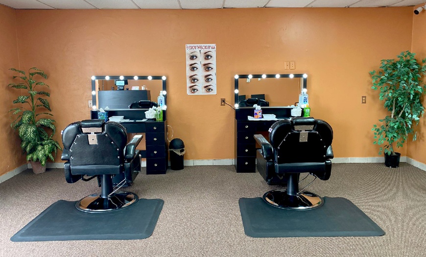 Image 2: Achieve Perfect Arches with One or Three Eyebrow Threading Sessions 