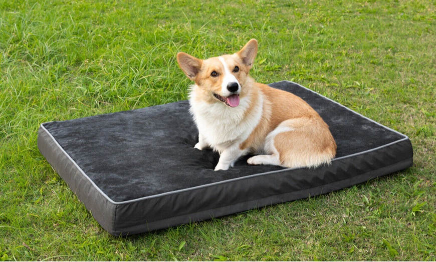 Image 1: Waterproof Flannel Pet Bed