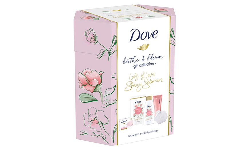 Image 7: Dove Bath and Bloom Collection 