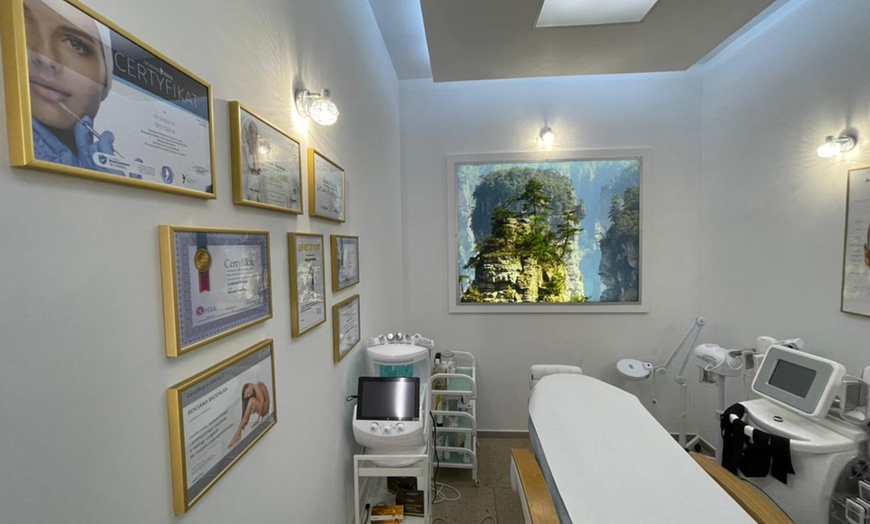 Image 9: Do 63% zniżki na Masaż - Określona część ciała (ręka, szyja, głowa) w Sunlight Clinic