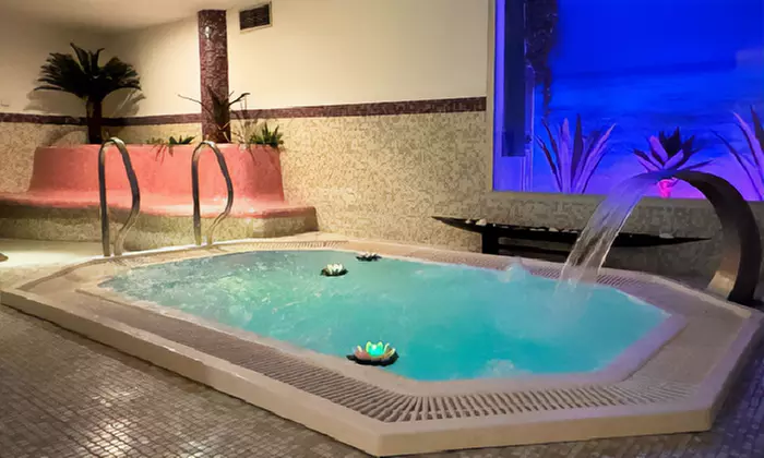 Spa privado para 2 personas con cava, frutay opción a masaje