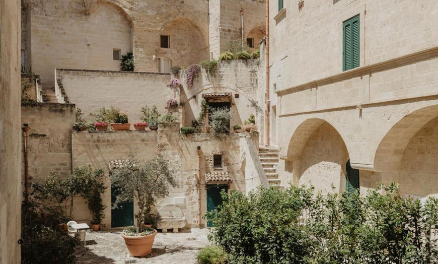 Image 9: Matera: soggiorno di 1 o 2 notti con colazione e tour dei Sassi