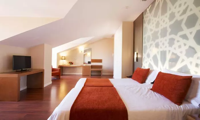 Granada: 1 o 2 noches con spa y desayuno en hotel 5 *