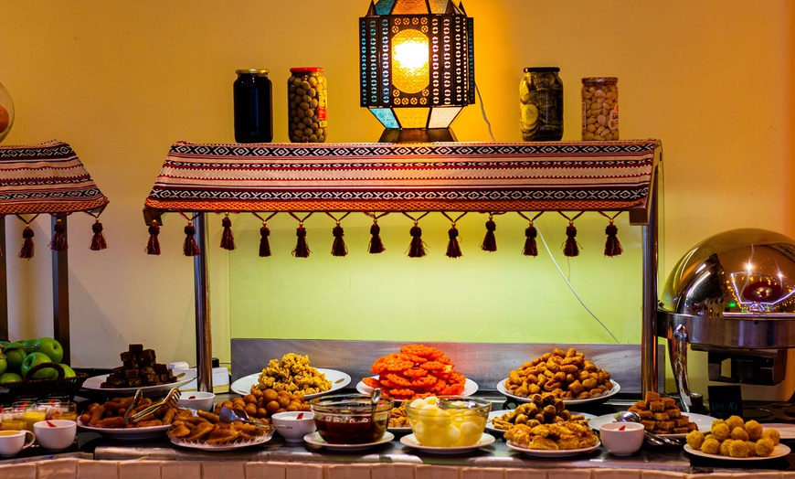 Image 2: 4* Iftar Buffet w/ Bottomless Ramadan Beverages & Abu Dhabi Views