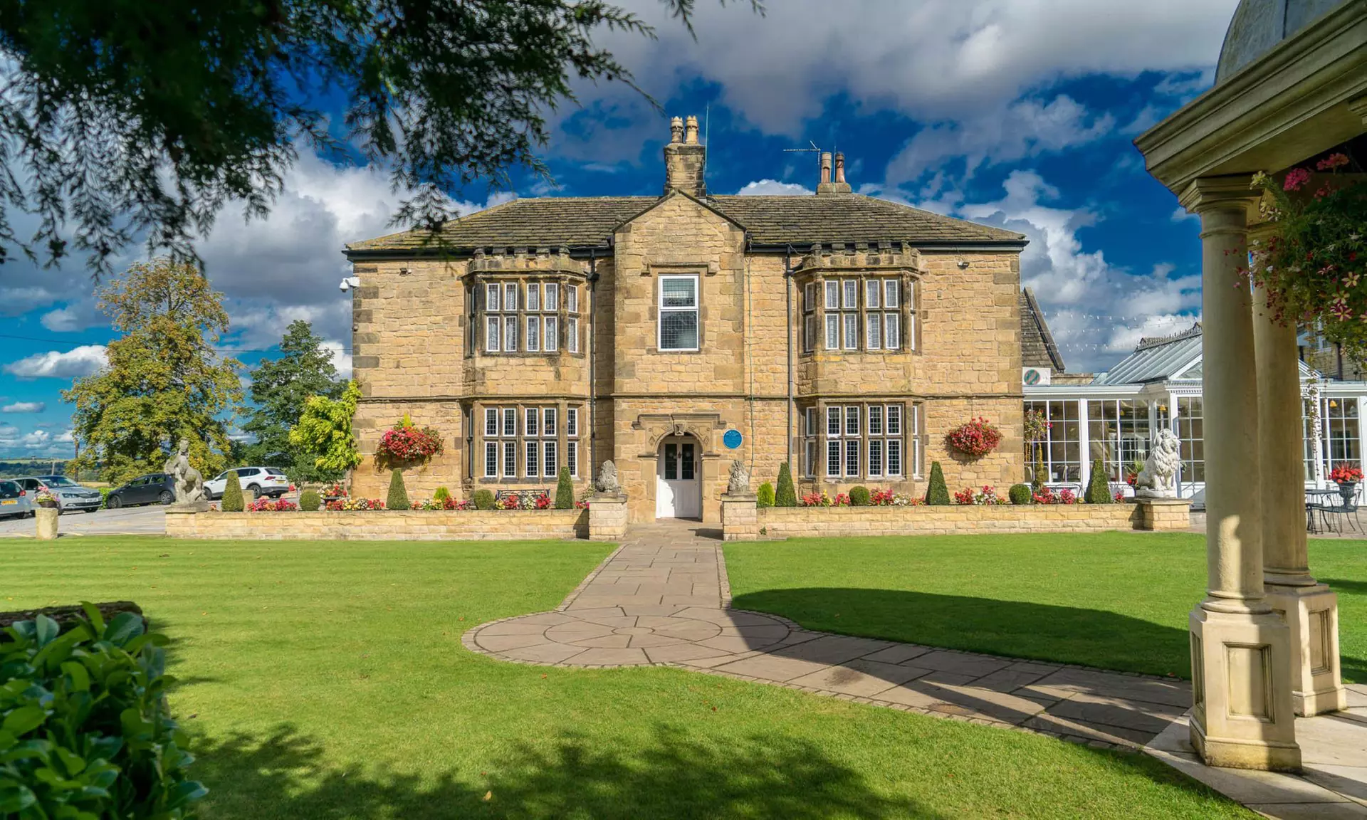 West Yorkshire Escape: Luxurious Stay for 2 with Breakfast & Dinner