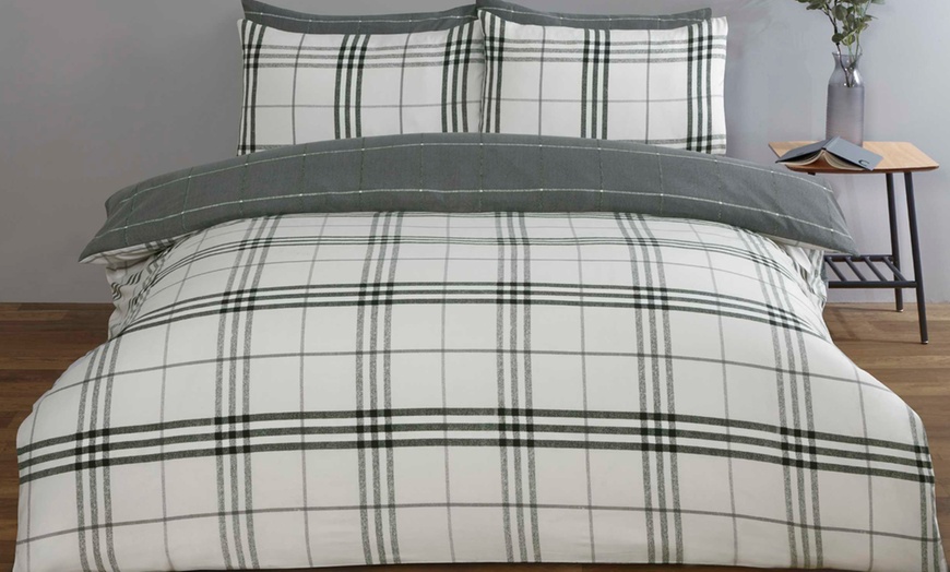 Image 1: 180TC Easy Reversible Duvet Sets
