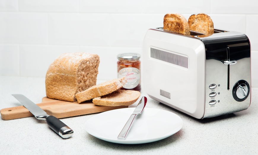 Image 3: Kettle and Two-Slice Toaster Set