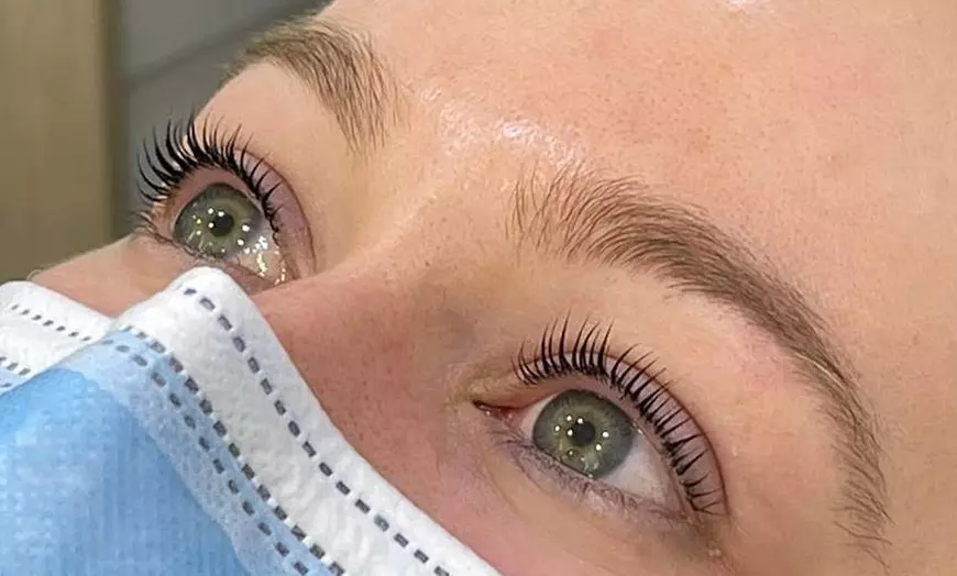 Image 4: Up to 44% Off on Eyebrow Shaping at Brow Threads And Lashes