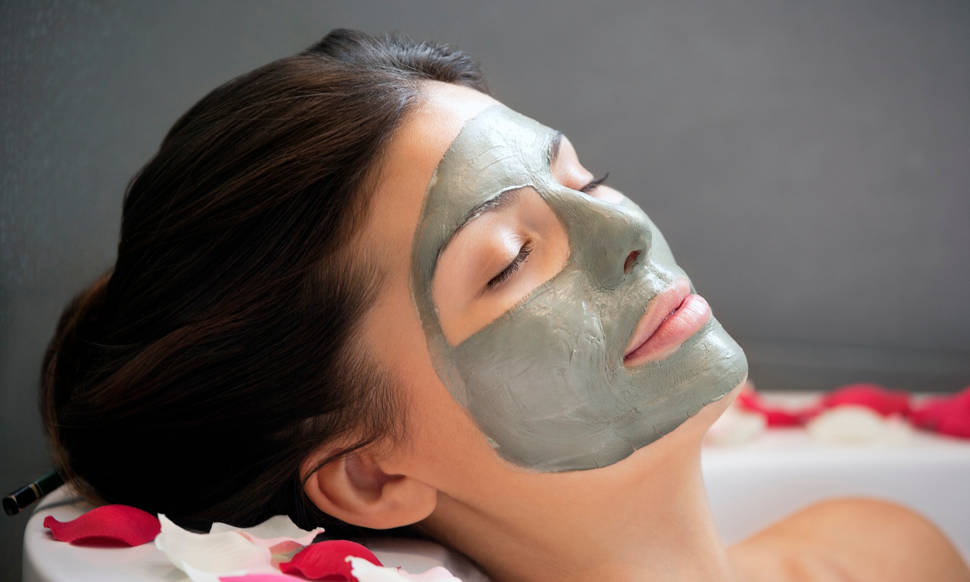 Do 75% zniżki na Lifting twarzy - nieoperacyjny w Galeria Urody i Laseroterapii Beauty Art