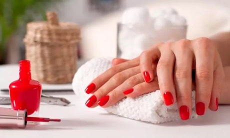 Una o 2 manicure o pedicure con semipermanente da Agnese De Mariarosa Make-up Artist (sconto fino a 56%)