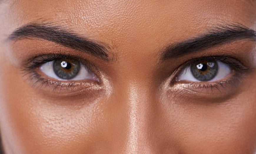 Image 1: Belleza de pestañas y opción a cejas en Krmona Estudio De Belleza