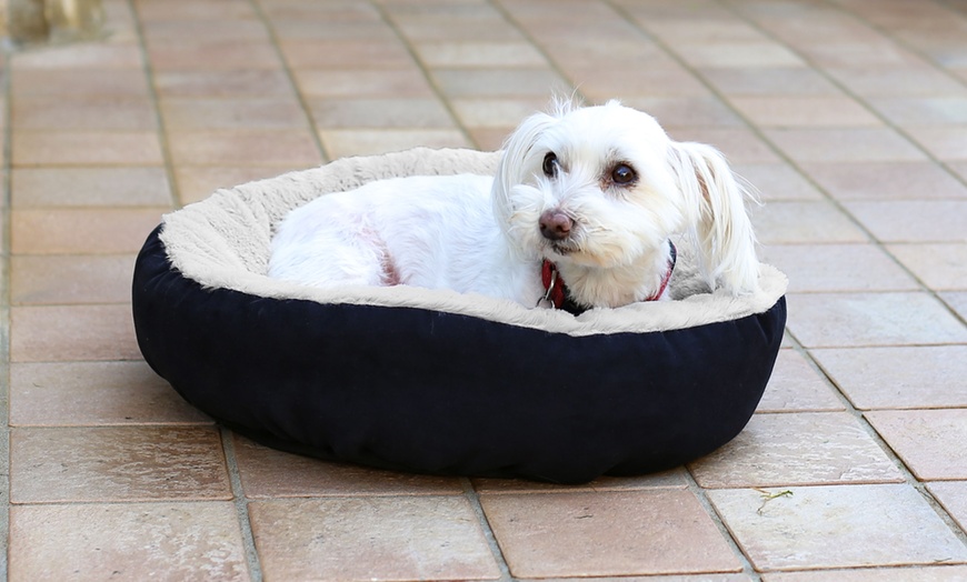 Image 6: Padded Round Kennel