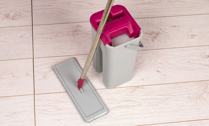 Image 9: Flat-Head Mop and Bucket Set