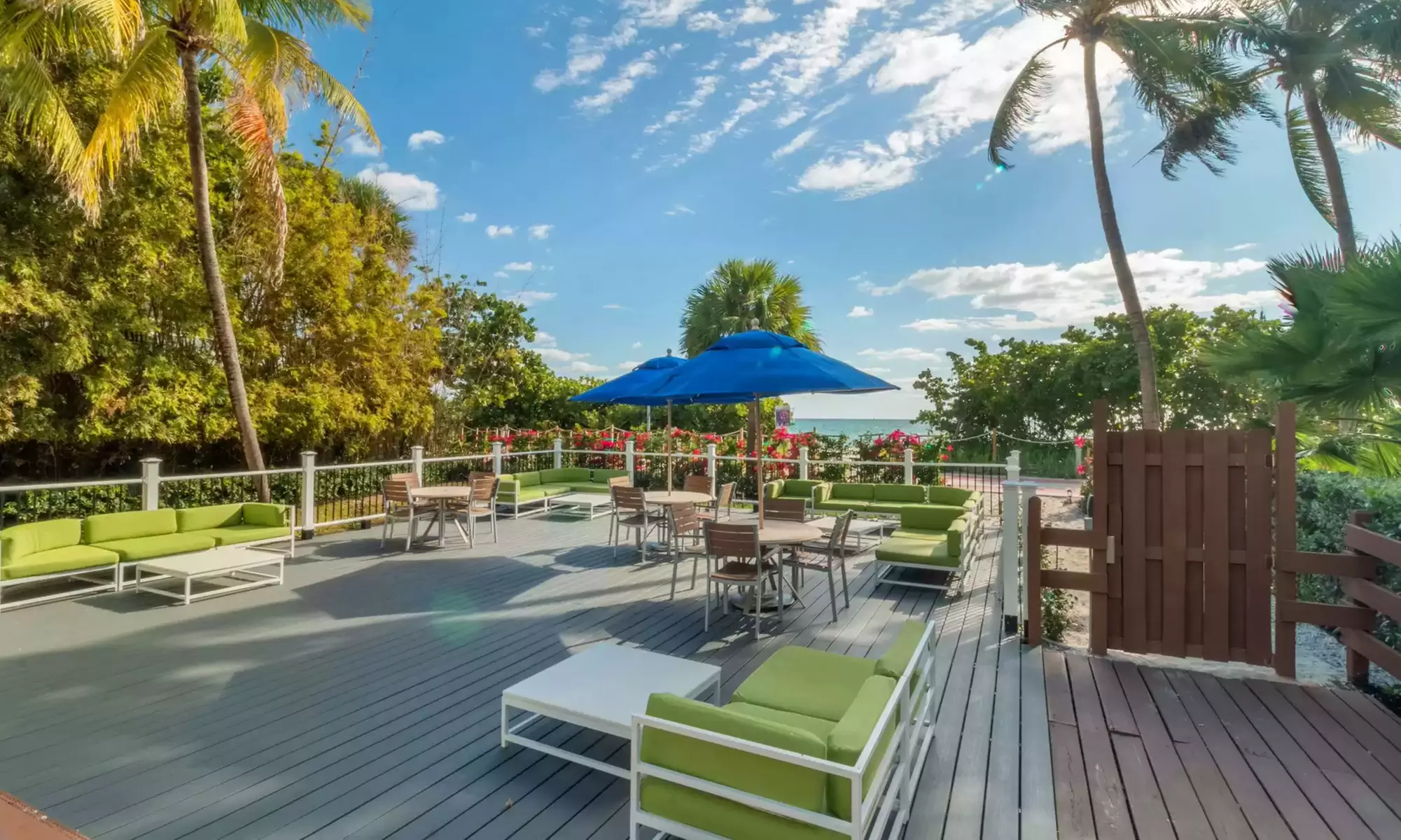 4-Star Resort in Miami Beach | Oceanfront Luxury & Heritage Pool