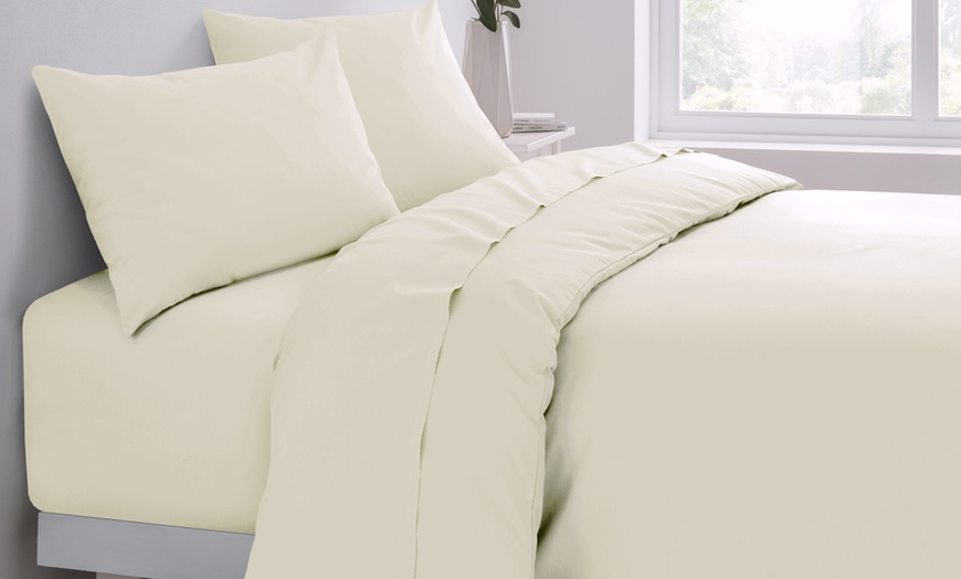 Image 12: Premium Deluxe Fitted Sheets or Pillowcase