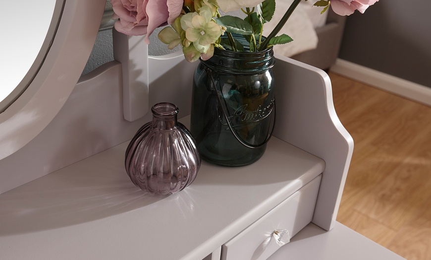 Image 26: Vintage-Style Dressing Table