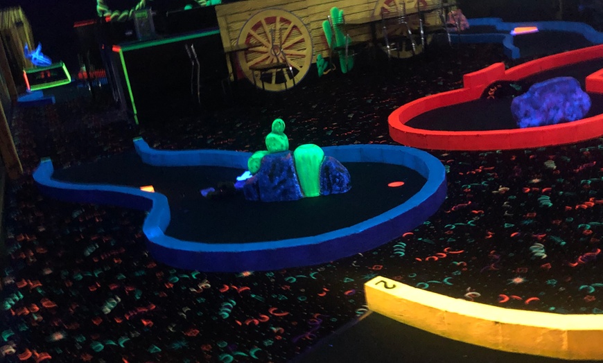 Image 2: Glow-in-the-Dark Mini Golf