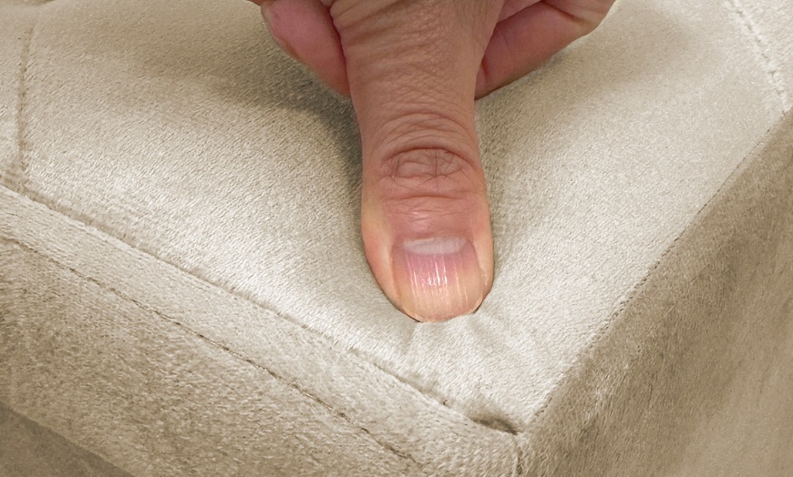 Image 17: Puff cuadrado con tapizado de terciopelo